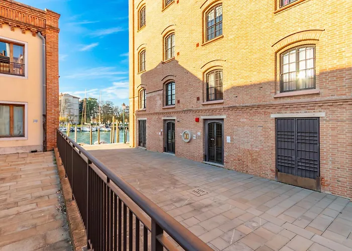 Guesthost - Giudecca Elegant With Stunning Lagoon View! *